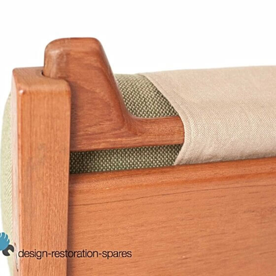 Wooden Hanger for Headrest Pillow GE 375 | Hans Wegner | Getama